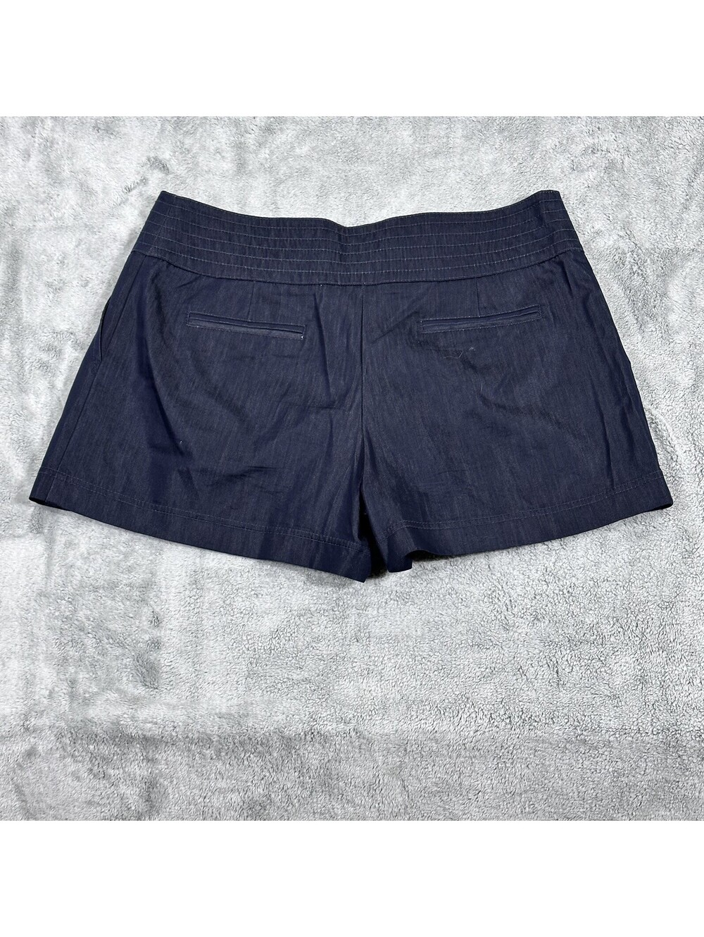 Cache Women’s 12 Nazvy Blue Pleated Shorts W/Gold Button Excellent Slight Sheen - Picture 3 of 6